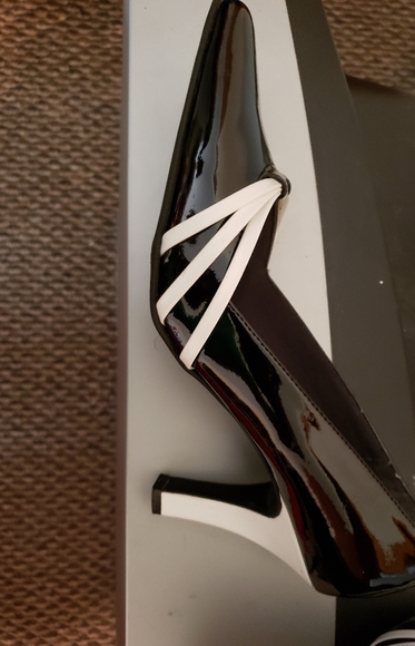 Ladies - Picture 2 of 3